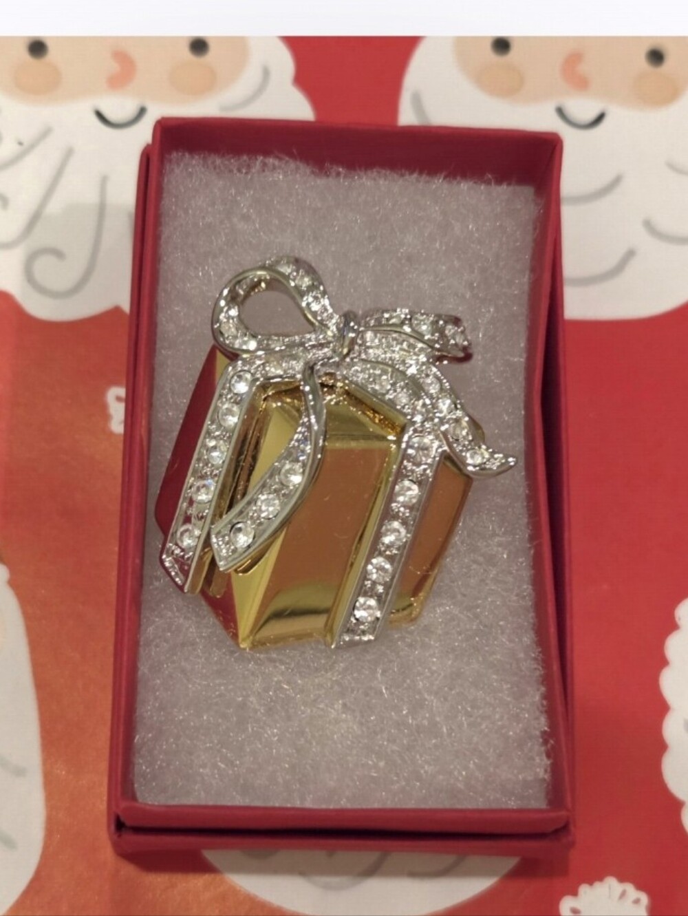 VINTAGE CHRISTMAS PRESENT BROOCH GOLD-PLATED AND SILVER-PLATED WITH CLEAR RHINES